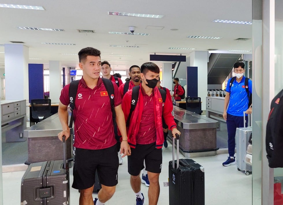 HLV Kim Sang-sik và đội tuyển Việt Nam đã đến Lào an toàn, không chủ quan khi đấu chủ nhà- Ảnh 8.