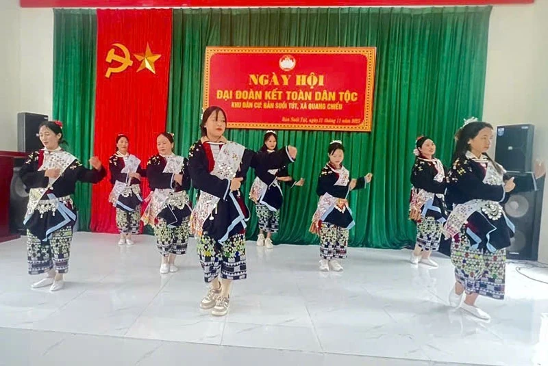 ຮັກສາວັດທະນະທຳຊົນເຜົ່າດ້າວ