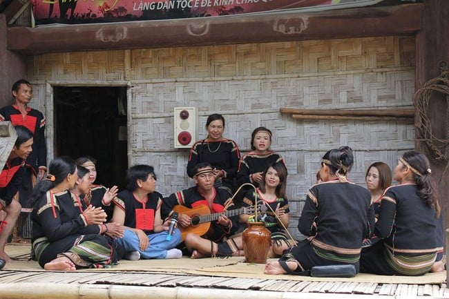 Продвижение и ознакомление с традиционной культурой народности Эде - Фото 2. Quảng bá, giới thiệu văn hoá truyền thống của dân tộc Ê đê - Ảnh 2.