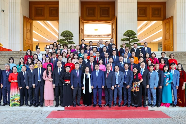 ທ່ານນາຍົກລັດຖະມົນຕີ ຟ້າມບິ່ງມິງ: ຄູອາຈານຕ້ອງໄດ້ຮັບເງິນເດືອນທີ່ເໝາະສົມ - ຮູບທີ 4.