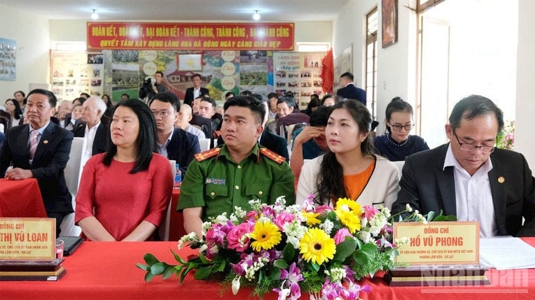 Ledere fra Lam Vien-distriktet i Da Lat deltok på festivalen. ndo_br_11.jpg