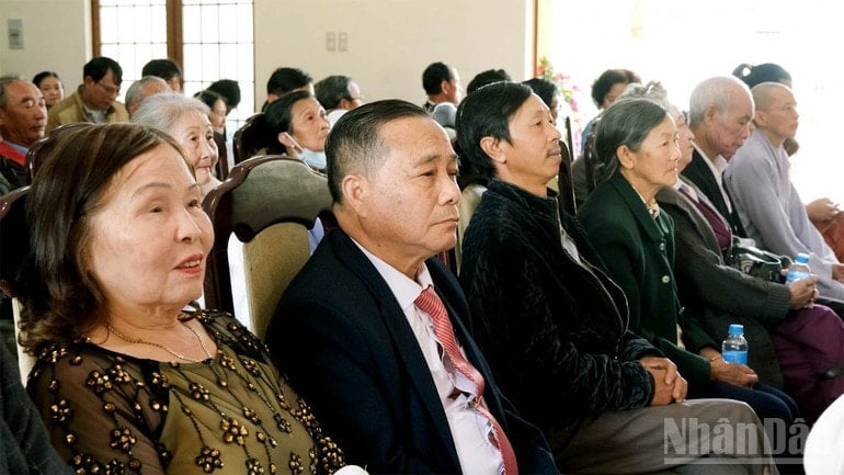 Folk fra boliggruppene Ha Dong 1, 2 og 3 i Lam Vien-distriktet i Da Lat deltok på festivalen. ndo_br_9.jpg