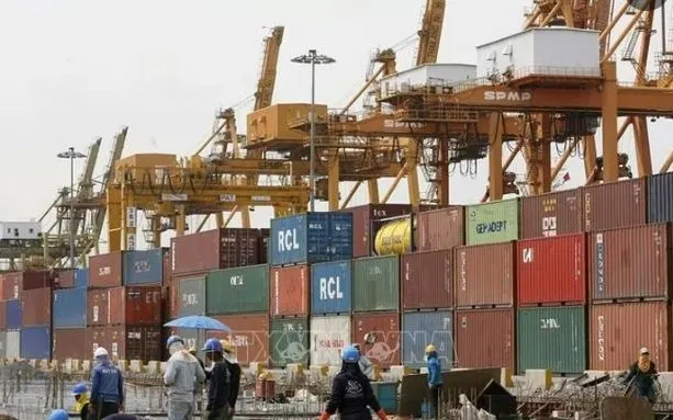 កំពង់ផែដឹកទំនិញនៅទីក្រុងបាងកក ប្រទេសថៃ។ រូបថត៖ AFP/TTXVN Cảng hàng hóa tại Bangkok, Thái Lan. Ảnh: AFP/TTXVN