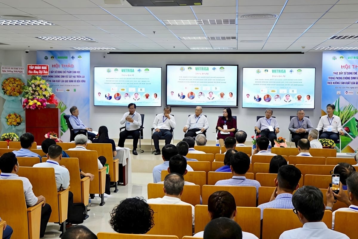 Seminário Tọa đàm 'Thúc đẩy sử dụng chế phẩm sinh học trong phòng chống sinh vật gây hại trên lúa theo hướng sản xuất lúa gạo xanh và bền vững' tổ chức tại Đại học Cần Thơ. Ảnh: Kim Anh.
