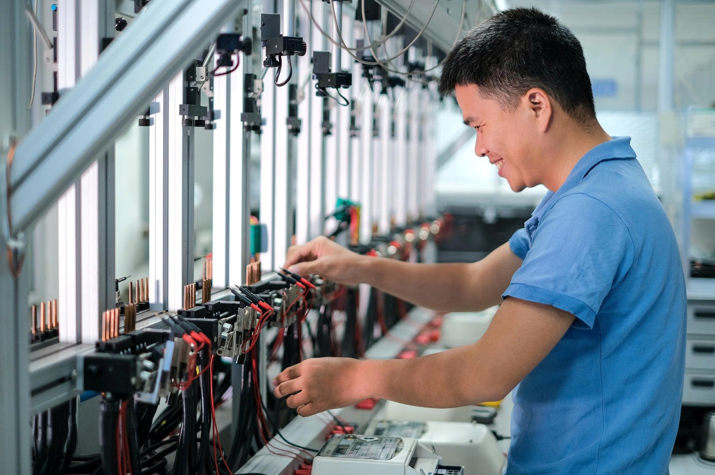 혁신 - 베트남의 노동 생산성을 향상시키는 핵심 동력 - 사진 1. Đổi mới sáng tạo - động lực then chốt nâng cao năng suất lao động Việt Nam- Ảnh 1.