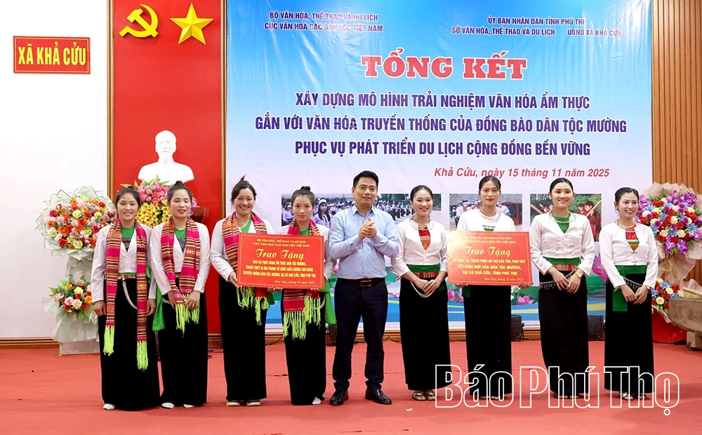 Sammanfattning av att bygga en modell för att uppleva traditionell Muong-etnisk kultur