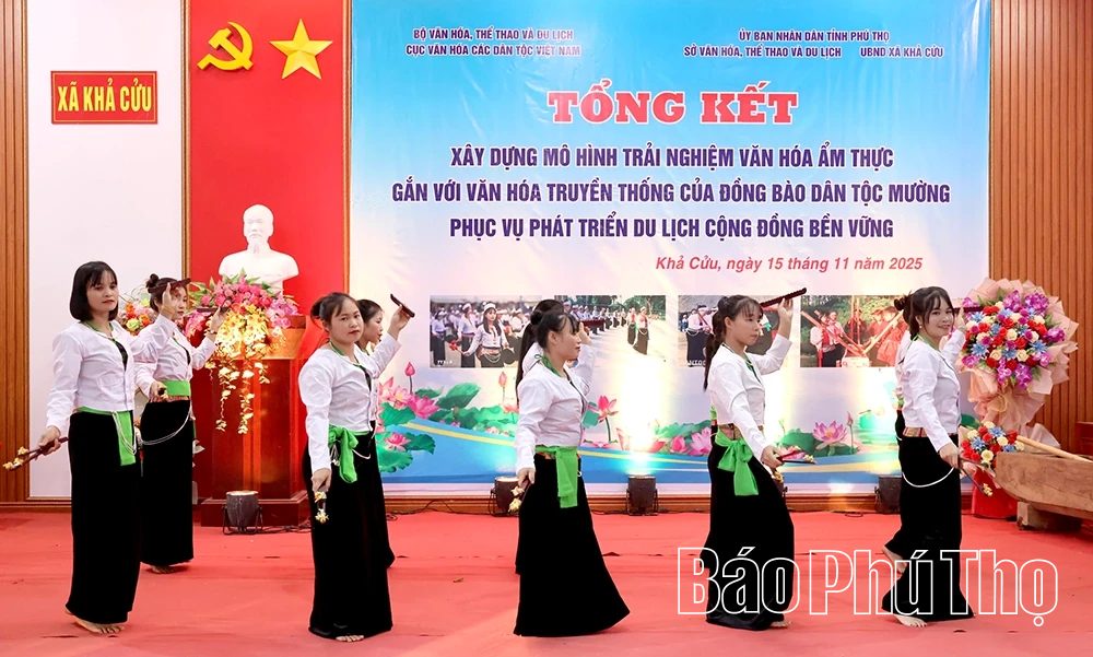 Sammanfattning av att bygga en modell för att uppleva traditionell Muong-etnisk kultur