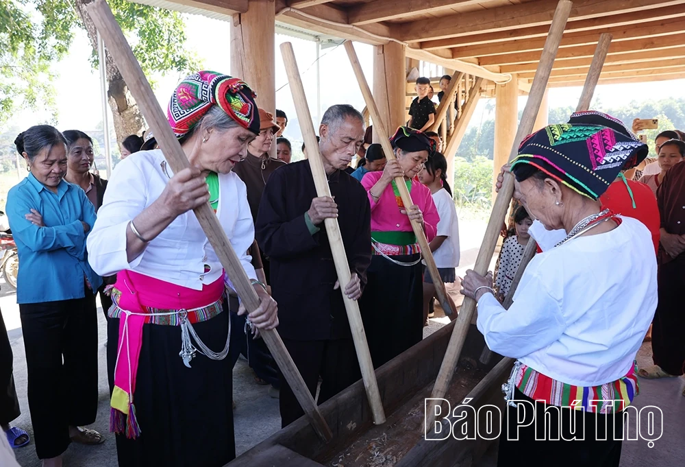 Sammanfattning av att bygga en modell för att uppleva traditionell Muong-etnisk kultur