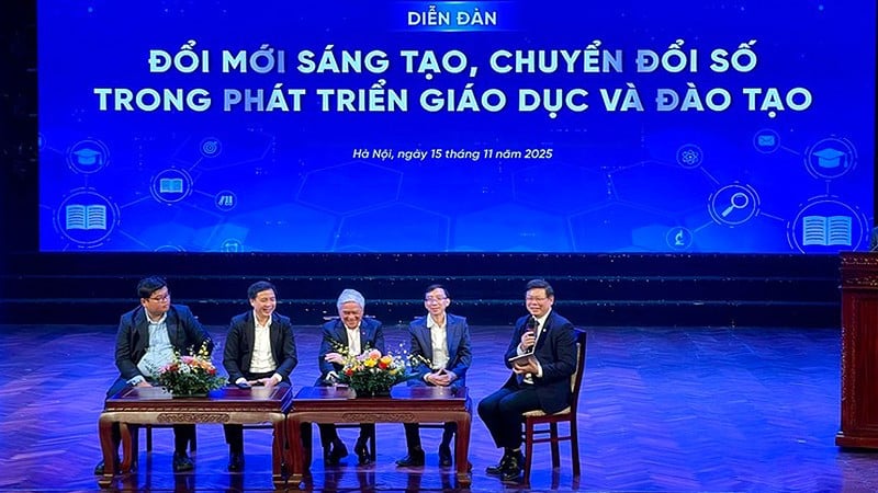 Forumda konuşmacılar fikir alışverişinde bulundu.