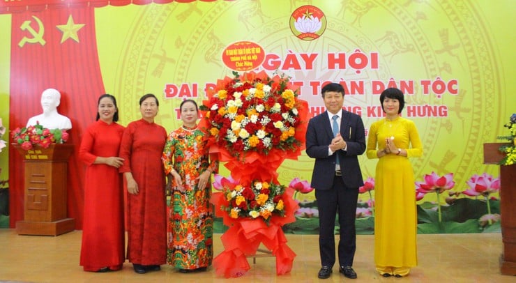 کیئن ہنگ وارڈ: ہم مل کر قومی یکجہتی کی مضبوطی کو محفوظ اور مزید فروغ دیتے ہیں - تصویر 1۔ Phường Kiến Hưng: Cùng nhau gìn giữ, phát huy hơn nữa sức mạnh đại đoàn kết toàn dân tộc- Ảnh 1.