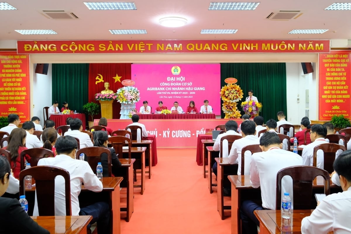 Den sjunde kongressen för fackföreningen Agribank Hau Giang-filialen för perioden 2025-2030 samlade 135 delegater. Foto: Thanh Tung. Đại hội Công đoàn cơ sở Agribank chi nhánh Hậu Giang lần thứ VII, nhiệm kỳ 2025-2030 quy tụ sự có mặt của 135 đại biểu. Ảnh: Thanh Tùng.