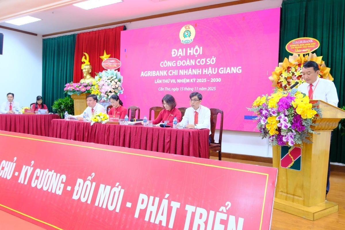 Herr Le Hoang Minh - ordförande för fackföreningen Agribank Hau Giang lovade att fullgöra sina skyldigheter under den nya mandatperioden. Foto: Thanh Tung. Ông Lê Hoàng Minh - Chủ tịch Công đoàn cơ sở Agribank Hậu Giang cam kết hoàn thành nhiệm vụ trong nhiệm kỳ mới. Ảnh: Thanh Tùng.