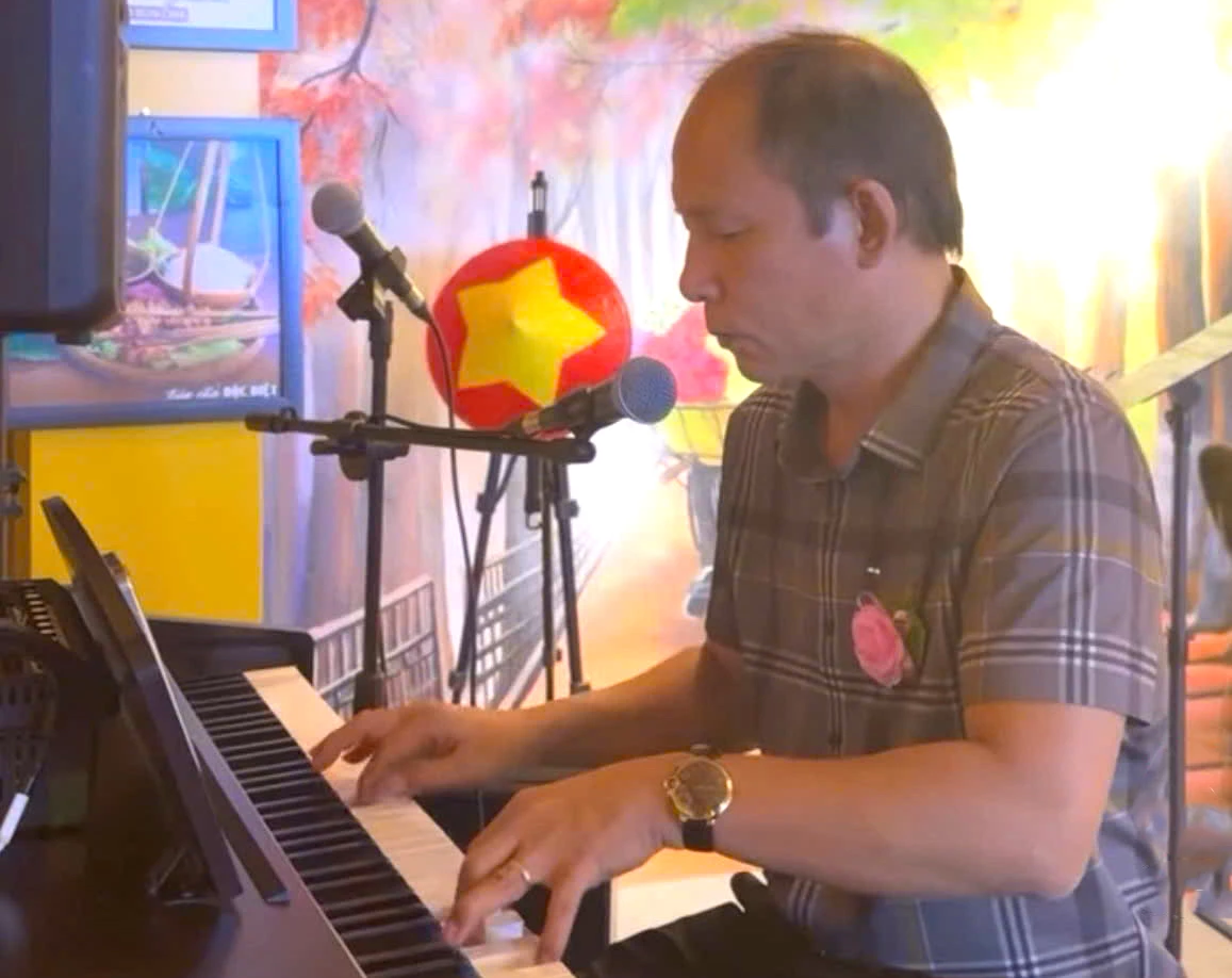 สำหรับนักดนตรี Le Duc Tri การแต่งเพลงถือเป็นความต้องการส่วนตัว - ภาพโดย: Nh.V