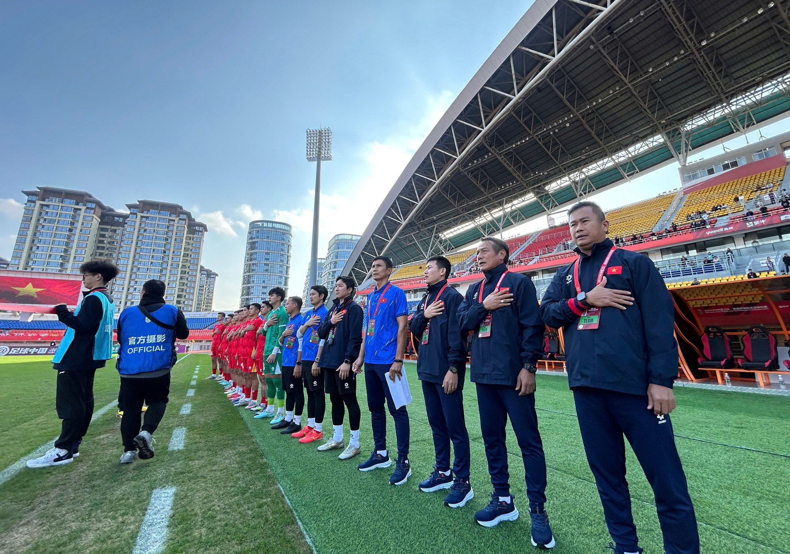 HLV Đinh Hồng Vinh chỉ thẳng lý do U.23 Việt Nam thua U.23 Uzbekistan: Tiếc nhưng vẫn… hài lòng!- Ảnh 2.