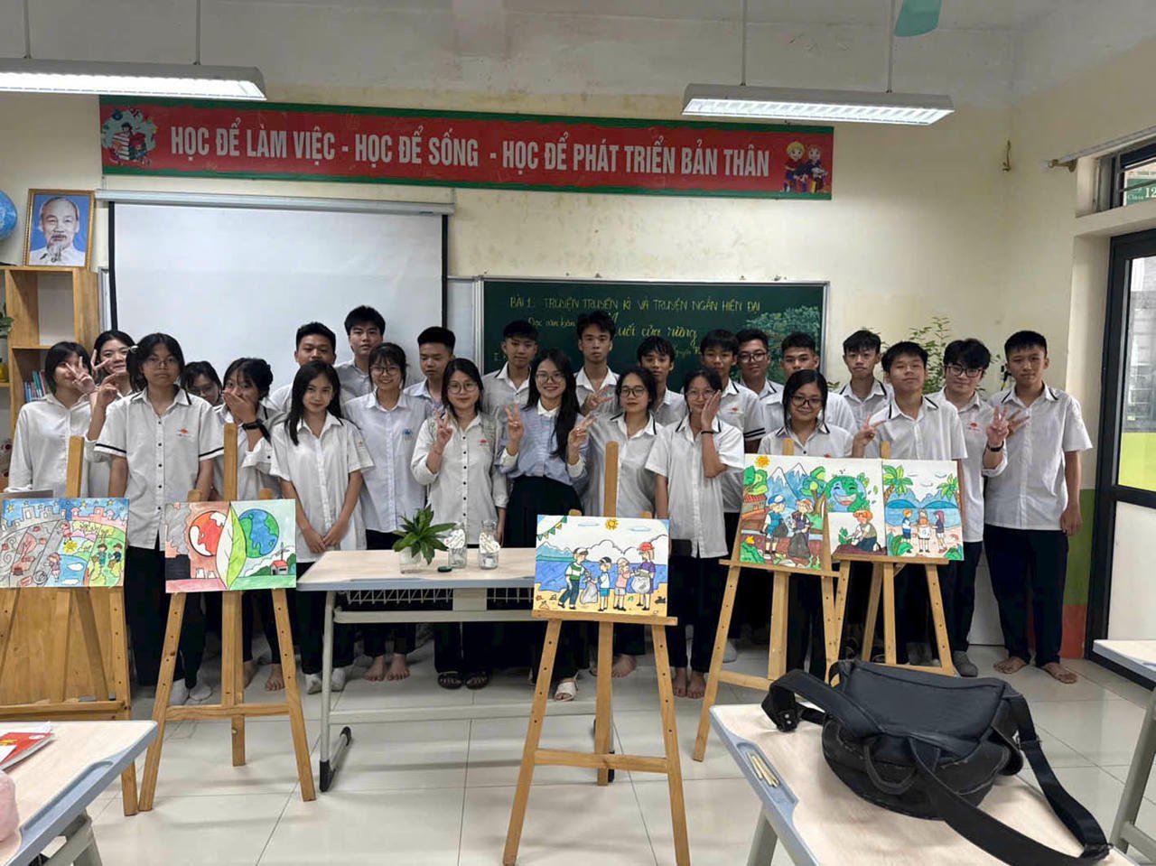 Lecție despre predarea lucrării „Sarea pădurii” - Nguyen Huy Thiep de profesoara Hoang Thi Loan. (Sursa: NVCC)