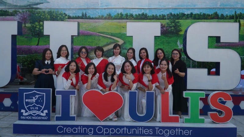 Fakulteten för kinesiska språket och kulturen och fakulteten för ryska språket och kulturen – två enheter med lång historia från University of Languages and International Studies – Vietnam National University, Hanoi, höll en ceremoni för att fira sitt 70-årsjubileum.