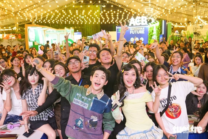 Broder, Em xinh say hej rör upp scenen för Gröna Vietnam 2025 - Foto 4. Việt Nam xanh - Ảnh 4.