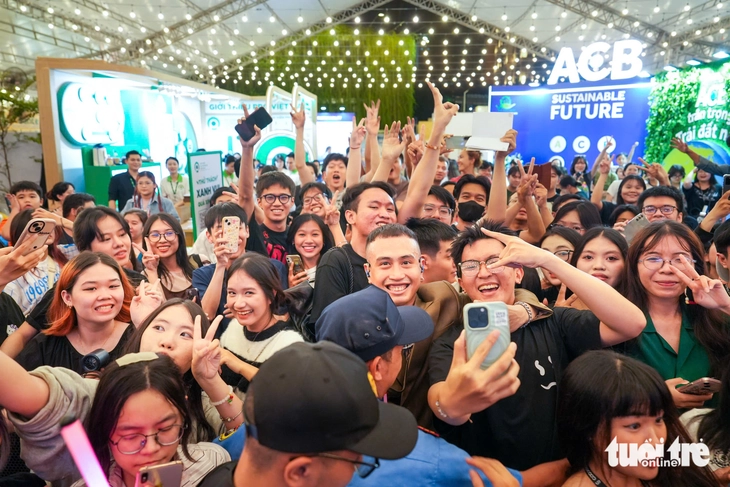 Broder, Em xinh say hej rör upp scenen för Gröna Vietnam 2025 - Foto 6. Việt Nam xanh - Ảnh 6.