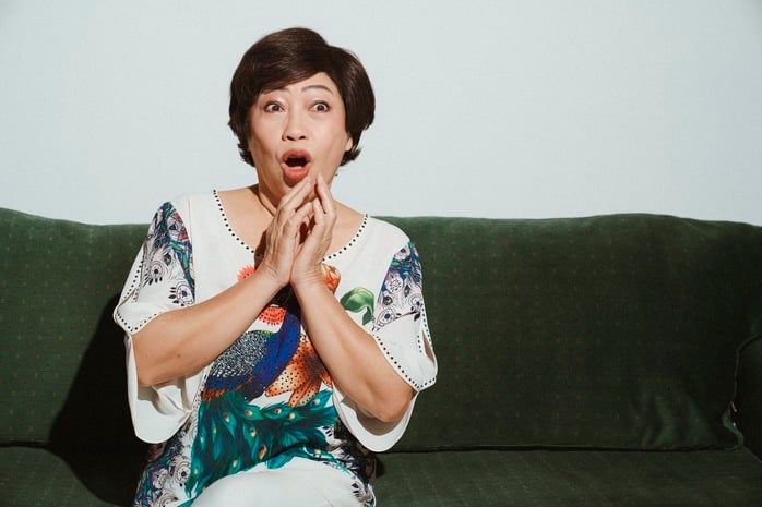 Konstnären Phi Phung tar bilder till filmen Nghệ sĩ Phi Phụng chụp hình cho phim