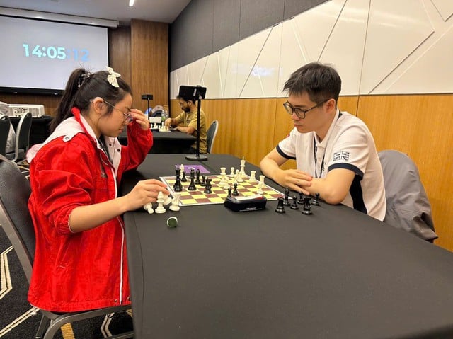 Le Tuan Minh vann utmärkt två guldmedaljer i schack vid Asian Mind Sports Games - Foto 2. Lê Tuấn Minh xuất sắc lập cú đúp HCV cờ vua Đại hội thể thao trí tuệ châu Á- Ảnh 2.
