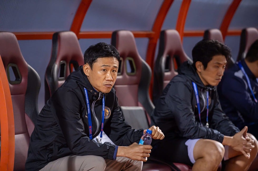 HLV Choi Won-kwon và Thanh Hóa chấm dứt hợp đồng vì tài chính: Mai Xuân Hợp lên thay

- Ảnh 1.