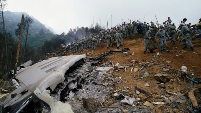 Bức ảnh ám ảnh trong vụ tai nạn máy bay khiến 520 người thiệt mạng - Ảnh 3.