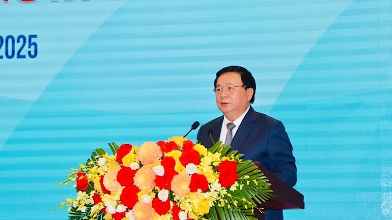 ألقى نجوين شوان ثانغ كلمة في الورشة. Nguyễn Xuân Thắng phát biểu chỉ đạo tại hội thảo.