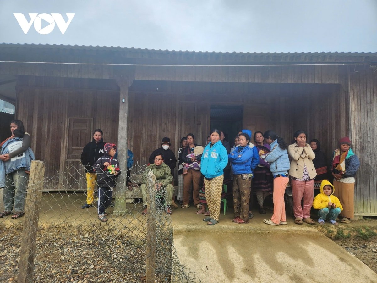 Κατολίσθηση στο Ντα Νανγκ, εν αναμονή της επιστροφής 3 αγνοουμένων, εικόνα 1 vu lo nui tai Da nang mong ngong 3 nguoi mat tich tro ve hinh anh 1