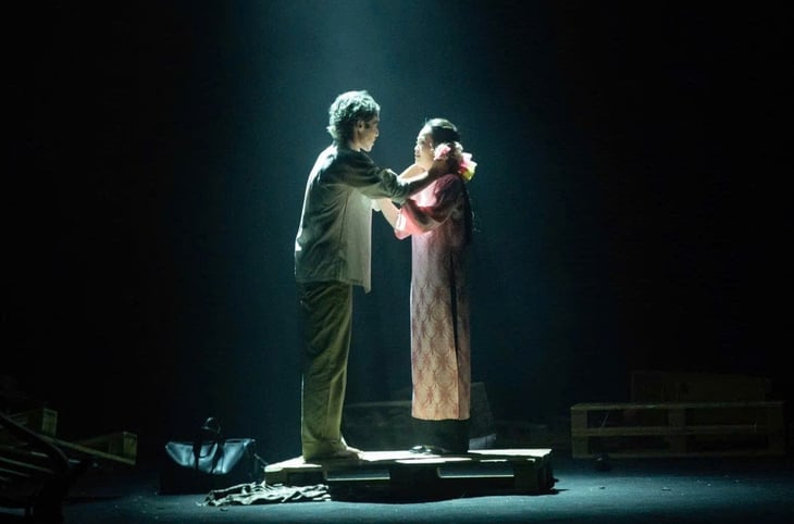 LucTeam voert het toneelstuk 'Tomorrow the sky will be bright again' na op het Zuidpodium van vóór 1975 - Foto 3. Trần Lực - Ảnh 3.