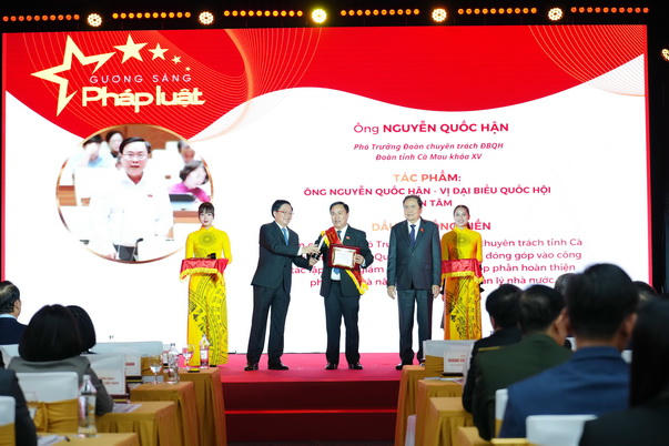 ยกย่อง “ต้นแบบกฎหมายอันรุ่งโรจน์” สามประการของ Ca Mau