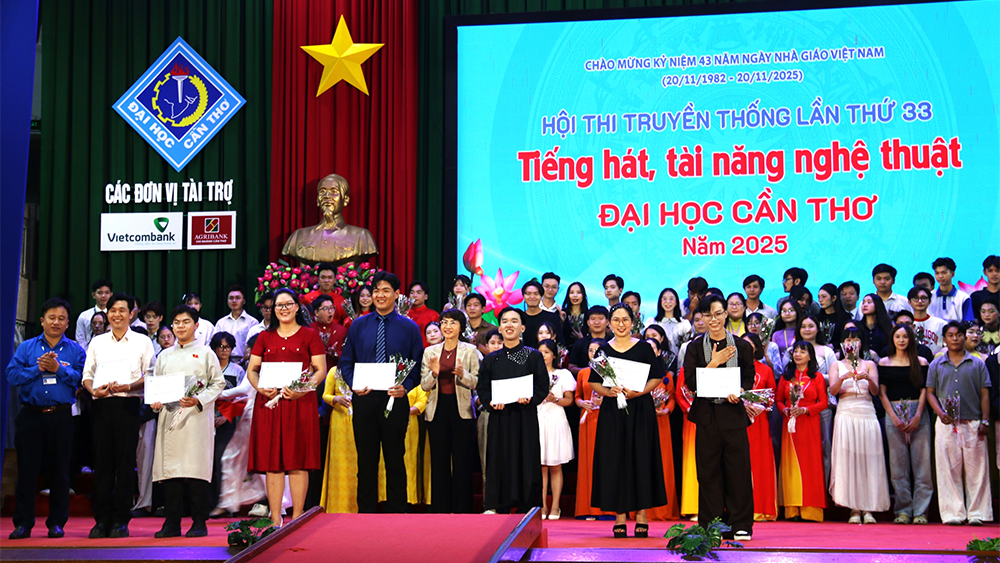 Ceremonia de închidere a Concursului de Canto și Talente Artistice al Universității Can Tho 2025