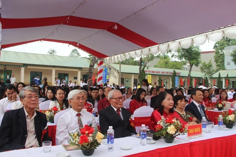 La escuela secundaria To Hien Thanh celebra 30 años de fundación, construcción y desarrollo.