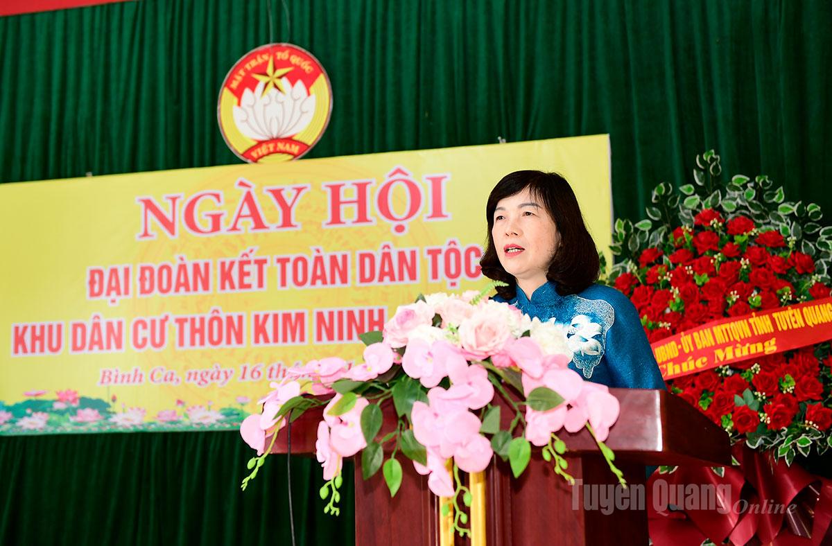 សមមិត្ត Pham Thi Minh Xuan សមាជិកគណៈកម្មាធិការអចិន្ត្រៃយ៍បក្សខេត្ត អនុប្រធានក្រុមប្រឹក្សាប្រជាជនខេត្ត ថ្លែងមតិក្នុងពិធីបុណ្យនេះ។