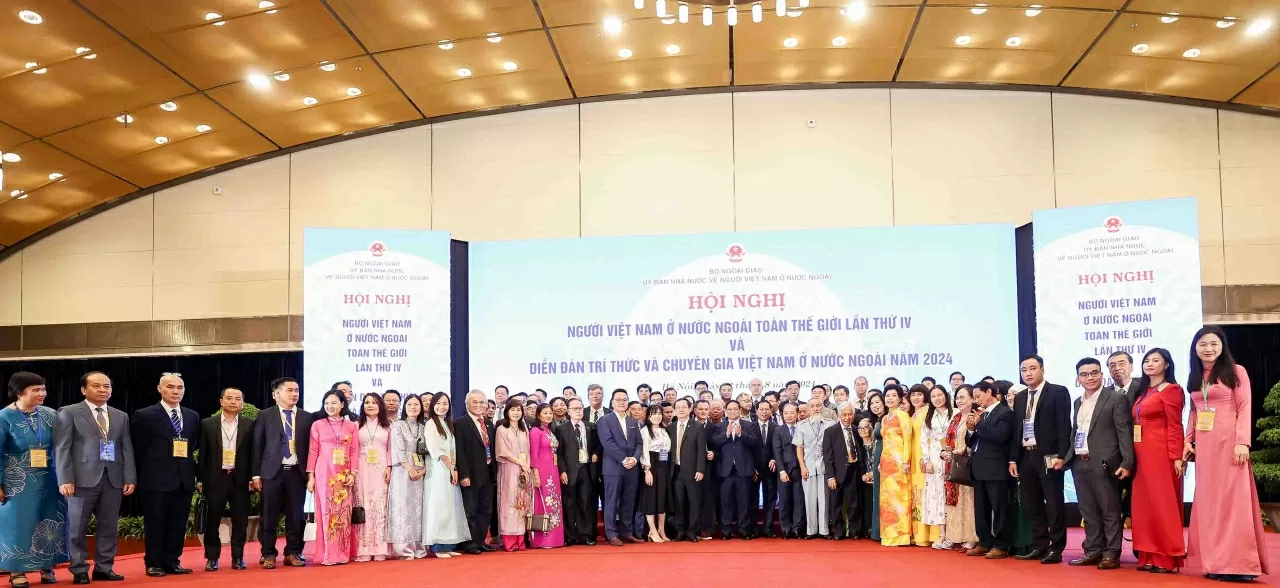 ویتنامیهای مقیم خارج از کشور در چهارمین کنفرانس ویتنامیهای مقیم خارج از کشور در سال ۲۰۲۴ در هانوی شرکت میکنند. (عکس: توآن آن) Kiều bào tham dự Hội nghị người Việt Nam ở nước ngoài toàn thế giới lần thứ tư năm 2024 tại Thủ đô Hà Nội. (Ảnh: Tuấn Anh)