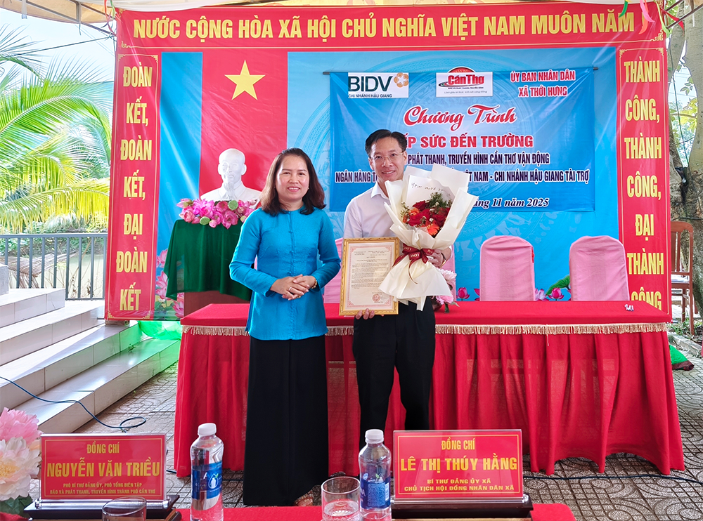 កាសែត Can Tho វិទ្យុ និងទូរទស្សន៍បានផ្តល់អាហារូបករណ៍