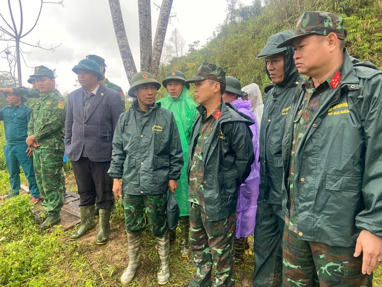 Tăng cường 'cảnh khuyển' tìm kiếm nạn nhân trong vụ sạt lở núi ở Đà Nẵng- Ảnh 5.