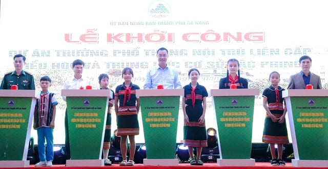 Da Nang'ın dağlık bölgelerinde bir dizi okulun temel atma töreni - Fotoğraf 1. Khởi công hàng loạt trường học vùng cao tại Đà Nẵng - Ảnh 1.