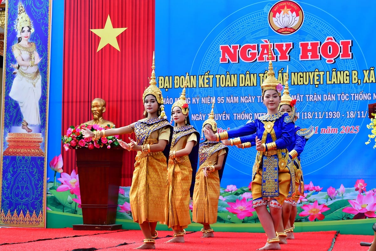 Tiết mục văn nghệ chào mừng Ngày hội.