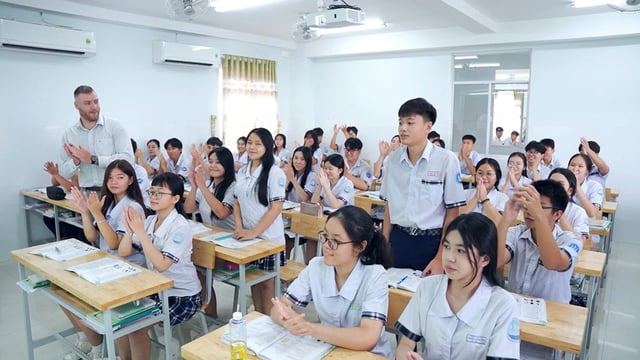 دبیرستان و مدرسه راهنمایی تران کائو ون: کیفیت آموزش و اعتماد والدین - عکس ۲. Trường THCS - THPT Trần Cao Vân: Chất lượng giáo dục và niềm tin từ phụ huynh - Ảnh 2.