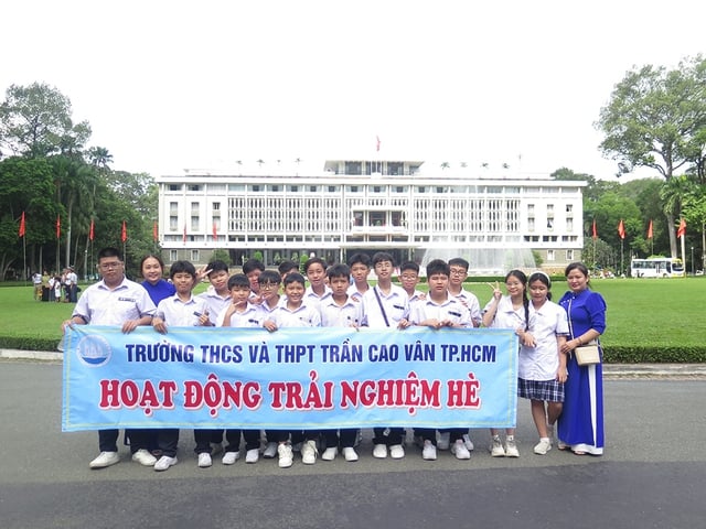 دبیرستان و مدرسه راهنمایی تران کائو ون: کیفیت آموزش و اعتماد والدین - عکس ۴. Trường THCS - THPT Trần Cao Vân: Chất lượng giáo dục và niềm tin từ phụ huynh - Ảnh 4.
