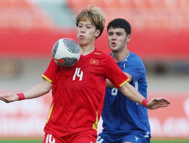 Varför U.23 Vietnam inte har vunnit mästerskapet men fortfarande hyllas: Här är anledningen… - Foto 1. Tại sao U.23 Việt Nam chưa vô địch nhưng vẫn được ngợi khen: Lý do là đây…
- Ảnh 1.