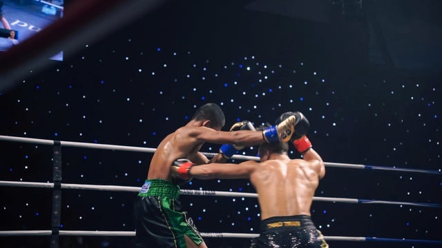 Met een rake stoot sloeg Tran Van Thao de Thaise bokser knock-out - Foto 1. Tung đòn chuẩn xác, Trần Văn Thảo hạ knock-out võ sĩ người Thái Lan- Ảnh 1.