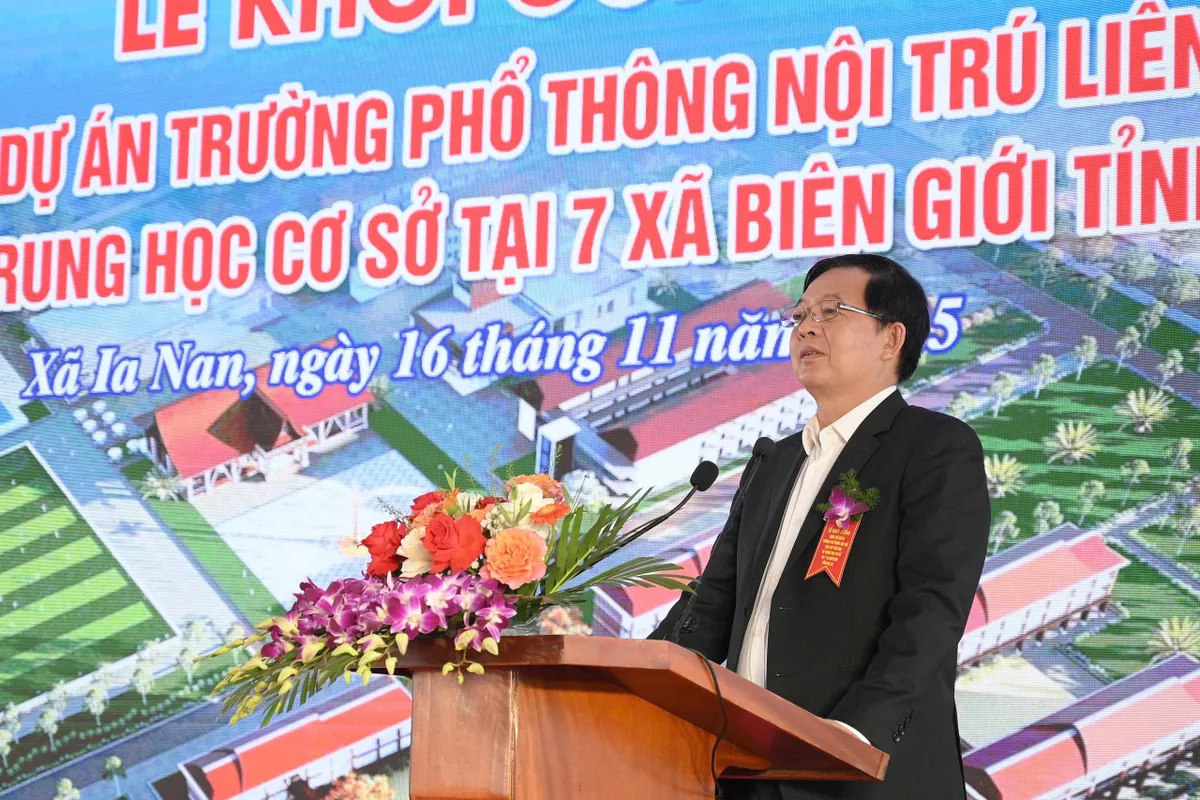 Phó Thủ tướng Hồ Quốc Dũng dự lễ khởi công trường học vùng biên ở Gia Lai - Ảnh 2.