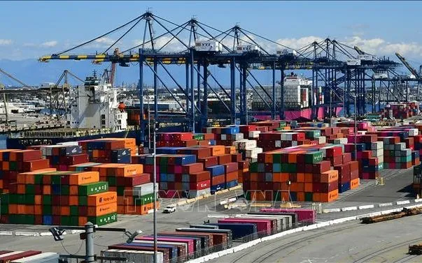 Los Angeles Cargo Port, Kalifornien, USA. Foto: AFP/TTXVN Cảng hàng hóa Los Angeles, bang California, Mỹ. Ảnh: AFP/TTXVN