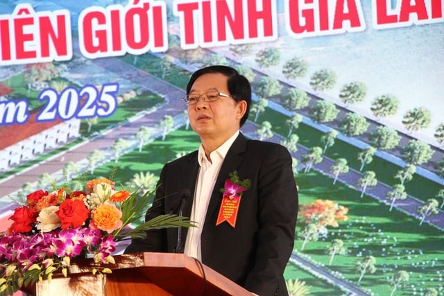 Byggandet av ett internatskolesystem värt över 1 500 miljarder VND i gränsområdet Gia Lai påbörjades - Foto 2. Khởi công hệ thống trường phổ thông nội trú hơn 1.500 tỉ đồng vùng biên Gia Lai - Ảnh 2.