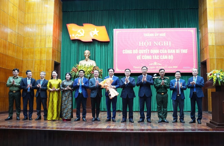 Chairman of Khanh Hoa Provincial People's Committee was appointed to hold the position of Deputy Secretary of Hue City Party Committee - Photo 2. Chủ tịch UBND tỉnh Khánh Hòa được chỉ định giữ chức Phó Bí thư Thành ủy Huế- Ảnh 2.