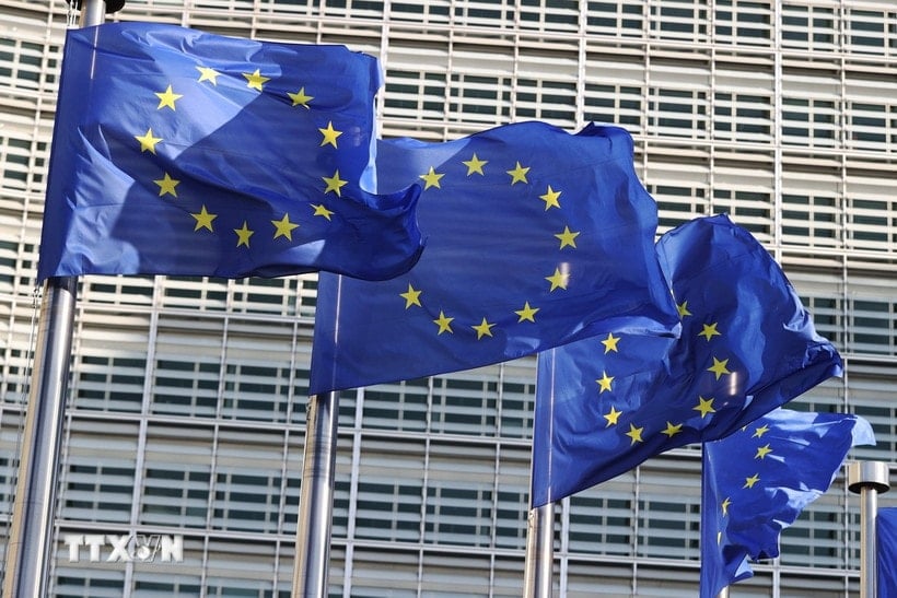 Drapelul Uniunii Europene la Bruxelles (Belgia). (Foto: THX/TTXVN)