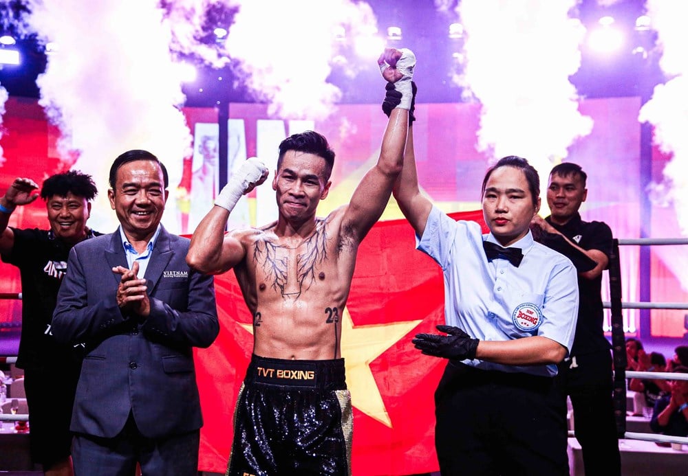 Tran Van Thao slaat een Thaise bokser knock-out bij Ho Tram Legendary - foto 3