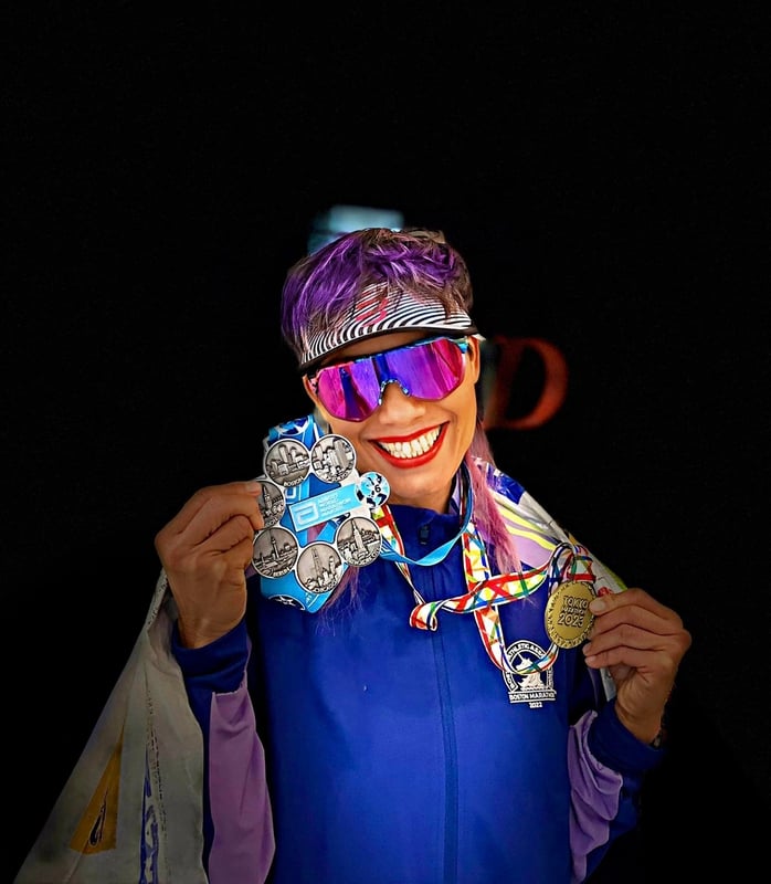 Oțelul s-a ridicat pe pista de maraton - Fotografia 3. Bông hồng thép trên đường chạy marathon - Ảnh 3.