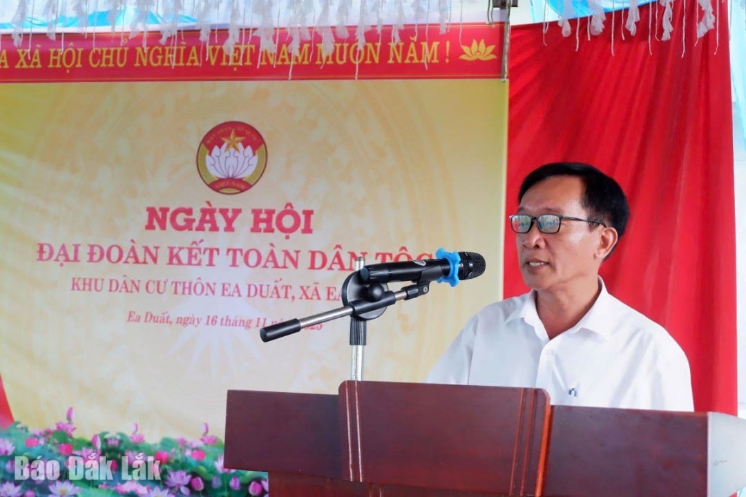 รองประธานคณะกรรมาธิการแนวร่วมปิตุภูมิเวียดนามประจำจังหวัดเลบากาญกล่าวสุนทรพจน์ในงานเทศกาลดังกล่าว